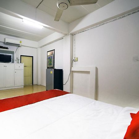 Oyo 560 Chang Hostel Suvarnabhumi Bangkok Exteriör bild