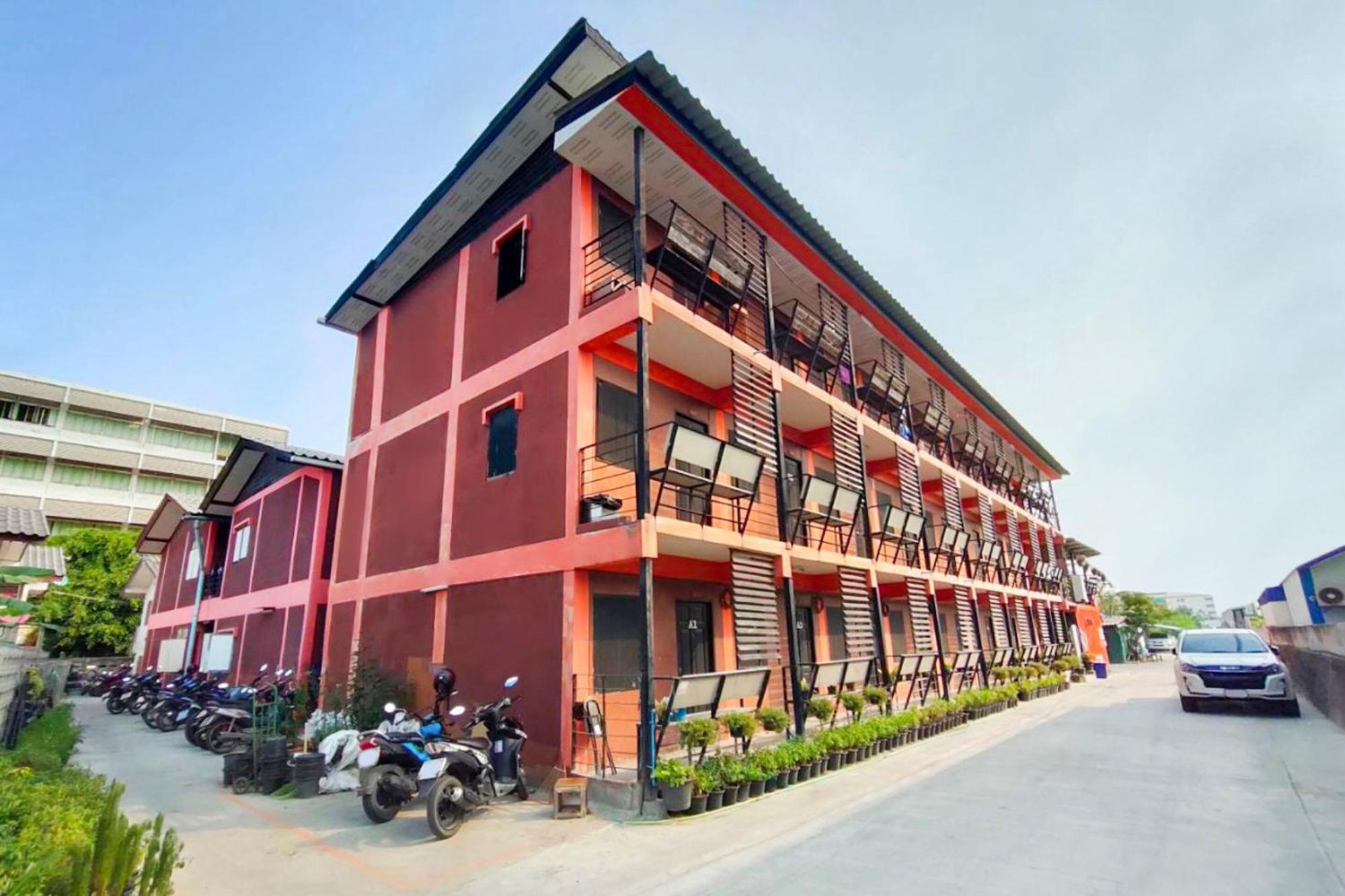 Oyo 560 Chang Hostel Suvarnabhumi Bangkok Exteriör bild