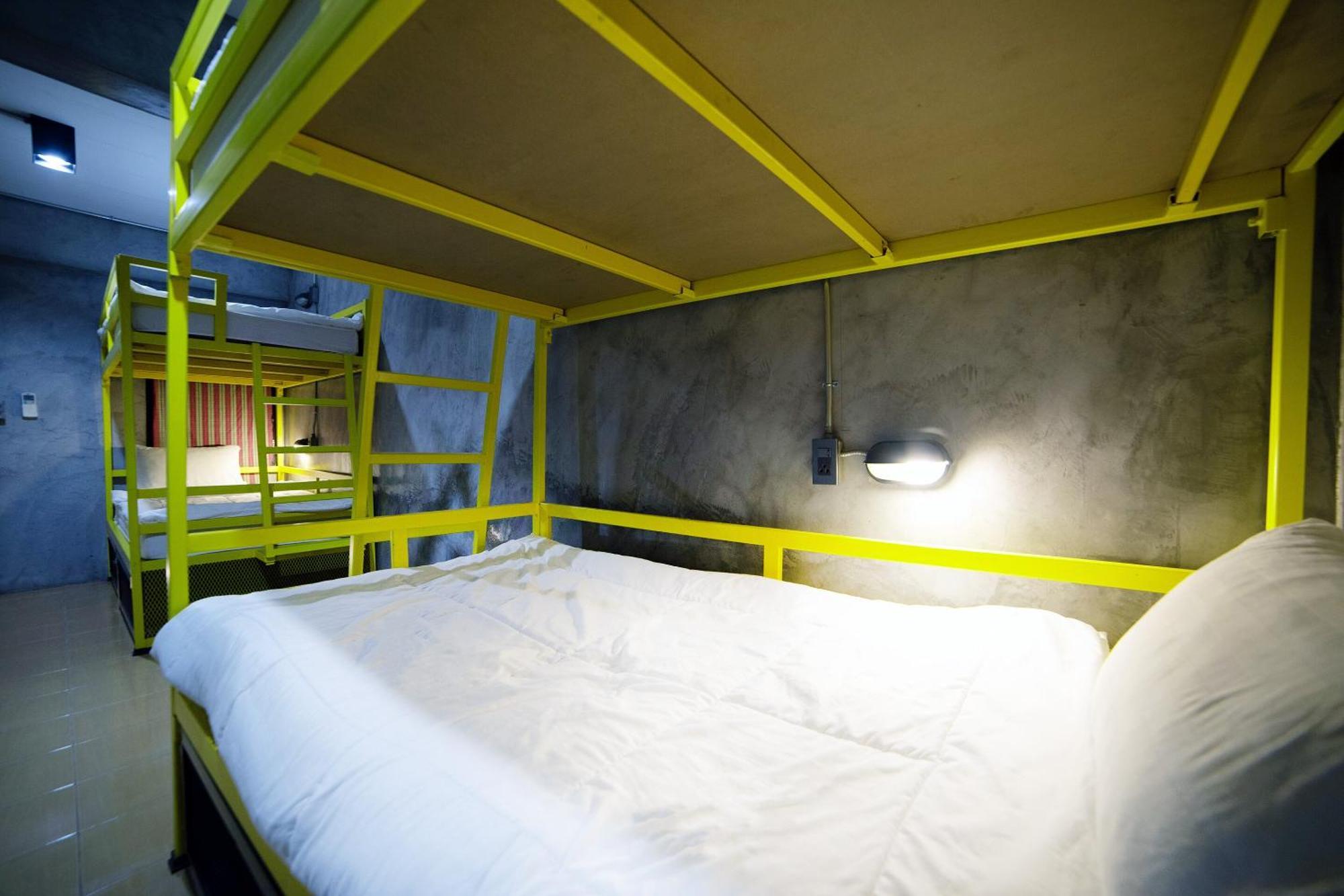 Oyo 560 Chang Hostel Suvarnabhumi Bangkok Exteriör bild
