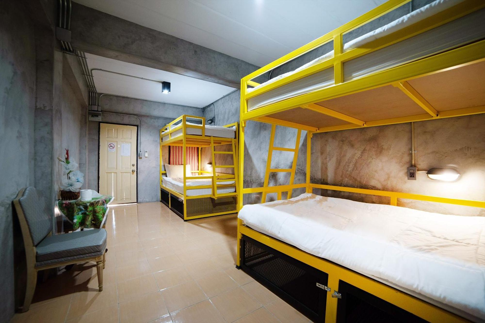 Oyo 560 Chang Hostel Suvarnabhumi Bangkok Exteriör bild
