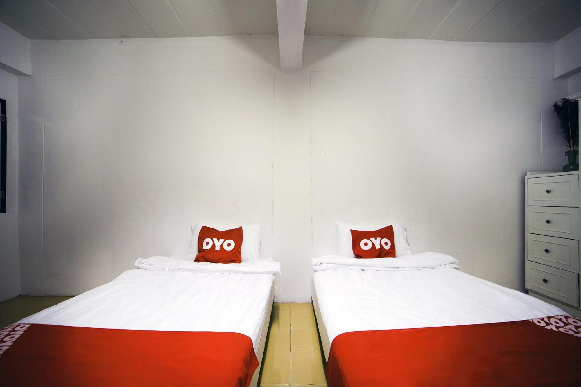 Oyo 560 Chang Hostel Suvarnabhumi Bangkok Exteriör bild