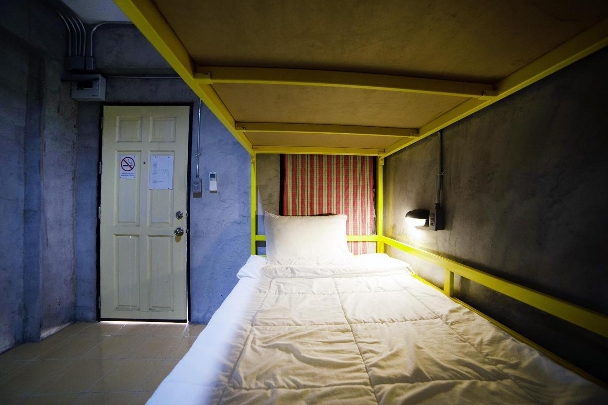 Oyo 560 Chang Hostel Suvarnabhumi Bangkok Exteriör bild